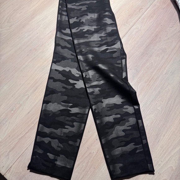 Insight smart pull on metallic camoflaugh Ladies pants size 12 - Picture 2 of 6